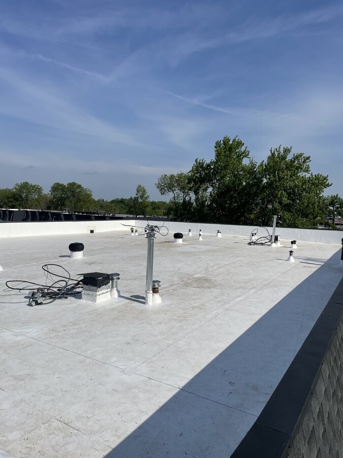 Flat roof membrane completed